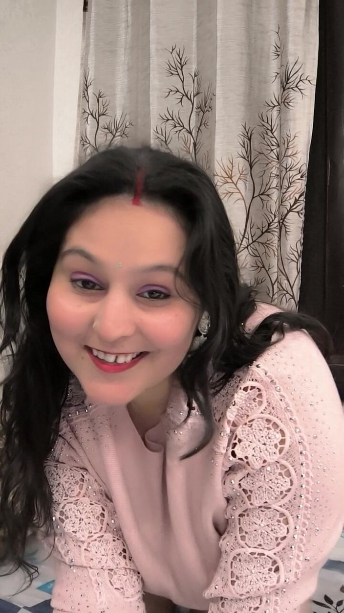 Desi chudai hub: 손가락으로 자기를 핥는 보지