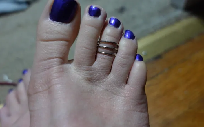 Deanna deadly: Toe Wiggling with Toe Ring and Purple Toenails