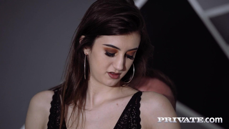Private.com: Lina Luxa in haar lingerie geniet van een ongelooflijke neukpartij
