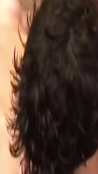 Big Tit travesti en la piscina de vacaciones follada analmente hasta corrida