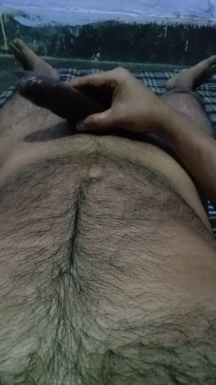 Raaz26d: Olio il mio grosso e grosso cazzo e mi masturbo...