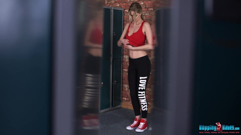 Bopping babes: Leah - Szatnia pod spodem - JOI
