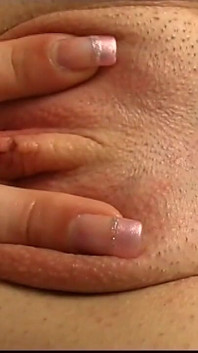 Ragazza lesbica scopa con un dildo