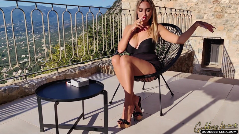 Goddess Lena: Nebbie di Fumo Divino - Piedi del Dominio