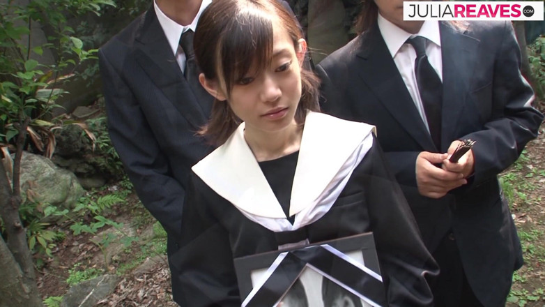 JapaneseAmateur: Magrinhas cavalgam um pau enorme depois do boquete e vibrador...