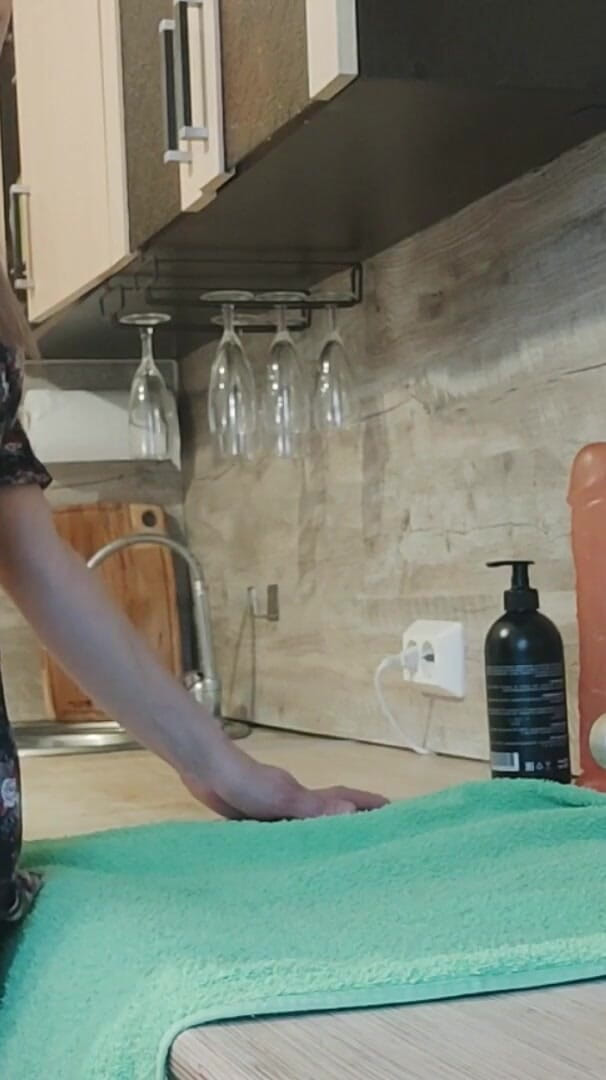 Hot Teen Stepmom (Lizabeth)