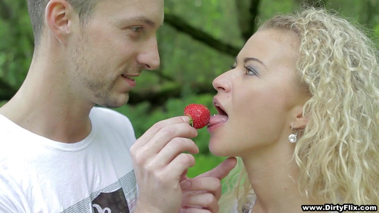 Moms Passions: Kongkek romantik pada selimut berkelah
