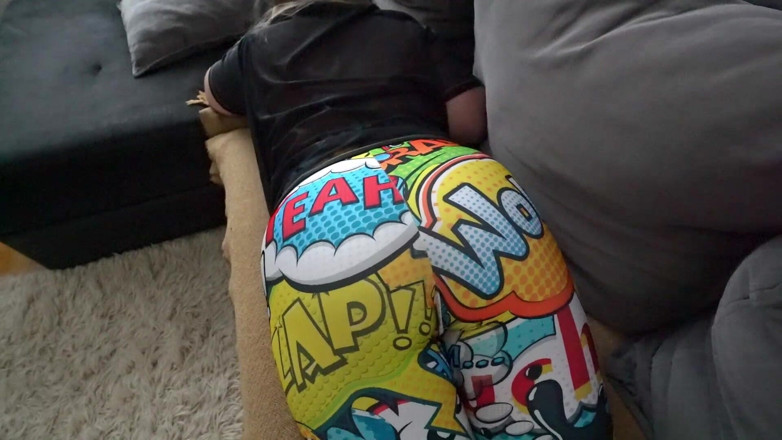 Booty_assx: Stepsister Accidentally Showed Her Naked Photos of Her Big Ass...