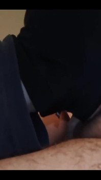 Succhiare il cazzo sporco di smegma di mio padroni fino a quando non mi esige di masturbarlo e di fargli orgasmare il suo santo sperma