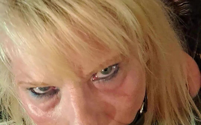 Milf-T: Lelaki dengan Peyronie's Masih Memberikan Isteri Seksinya Mulut