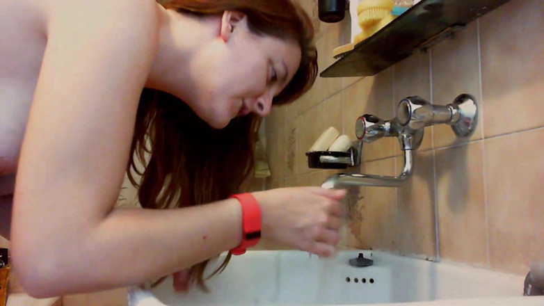 Nicoletta Embassi: Dirty hair sexy washing