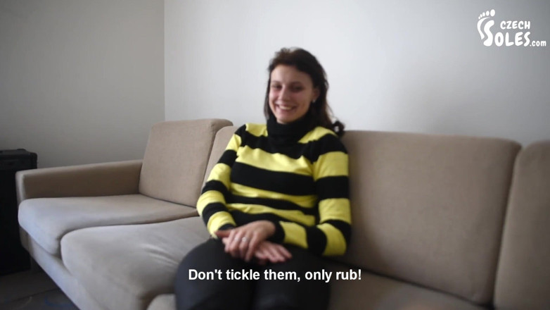 Czech Soles - foot fetish content: Yorgun ayaklarıma tap