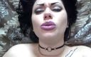 Goddess Misha Goldy: Sentir les lèvres et sucer les lèvres en se masturbant