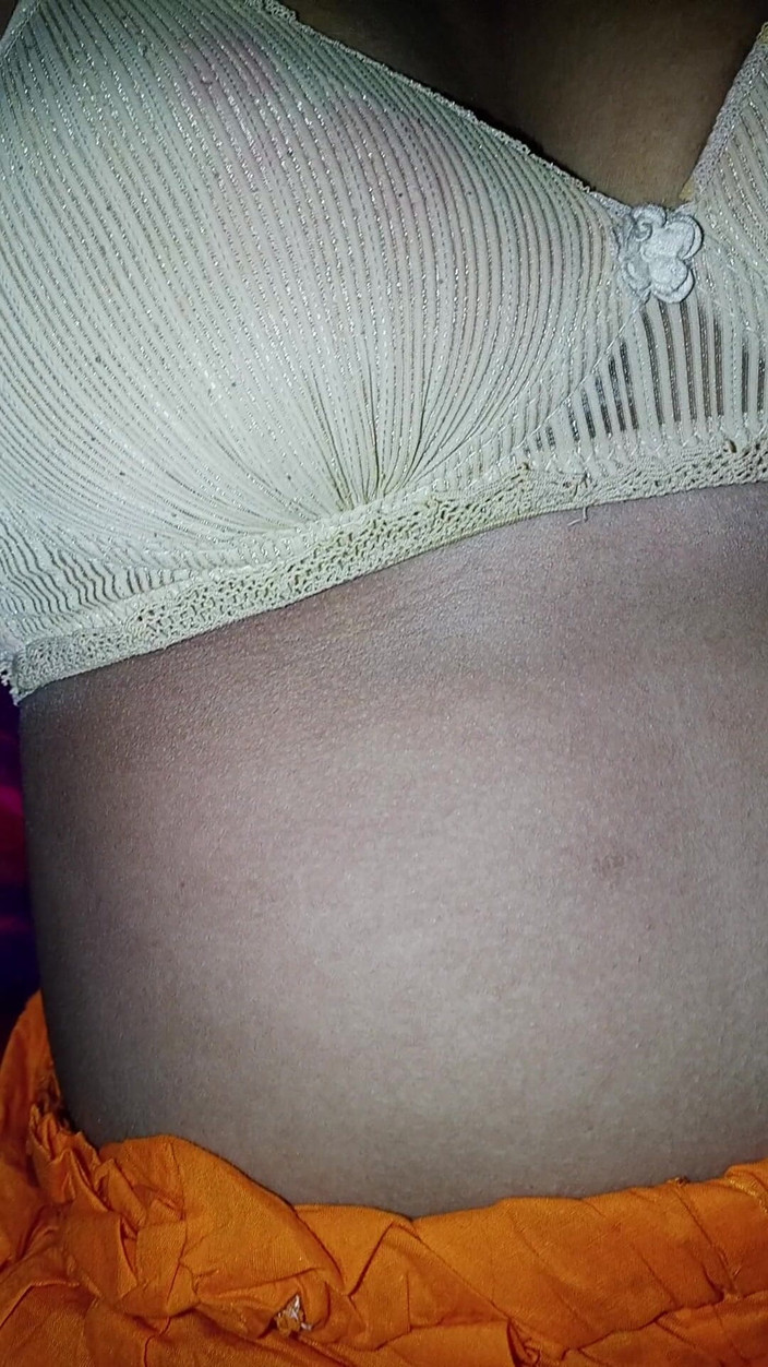 NAZMA: Un couple à gros cul et une femme desi à gros cul...