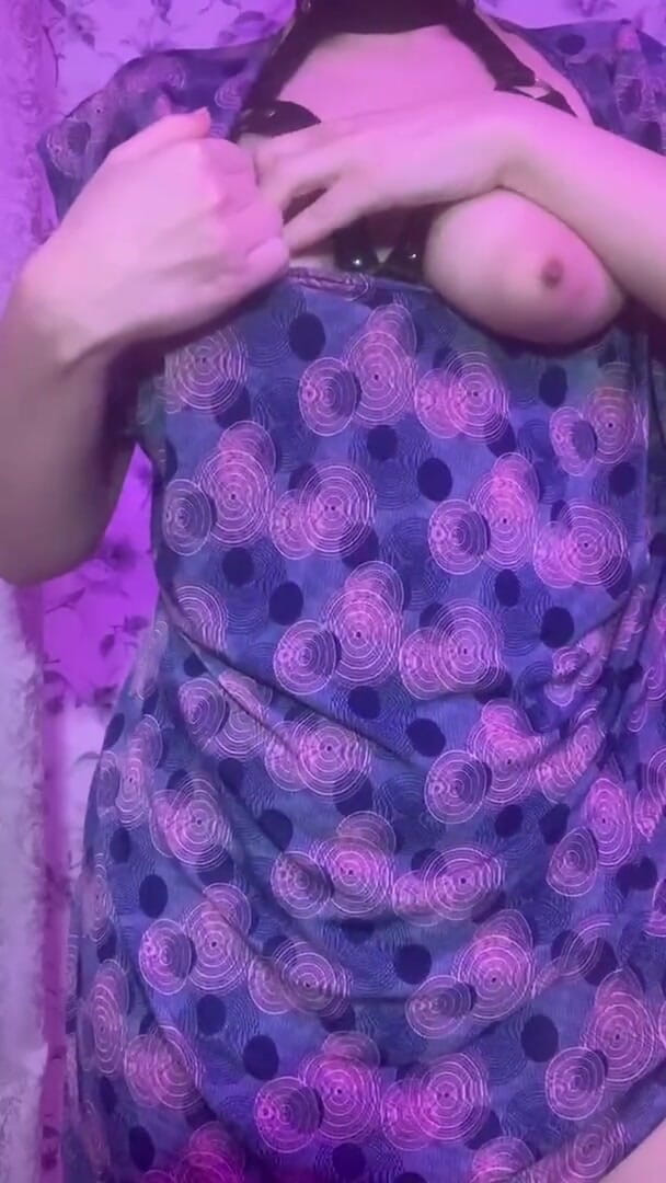 SashaSweet69: SashaSweet69 ukazuje, co je pod šaty
