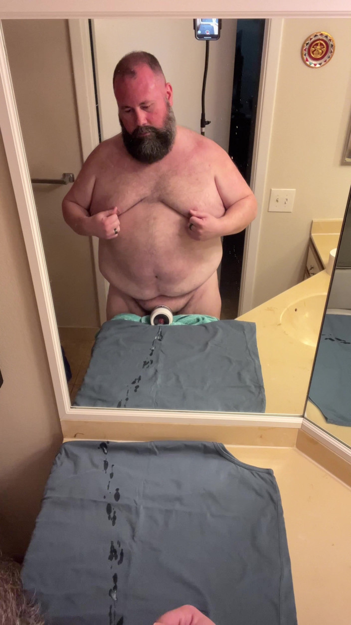Florida Bear: Éjaculation sur mon débardeur à porter