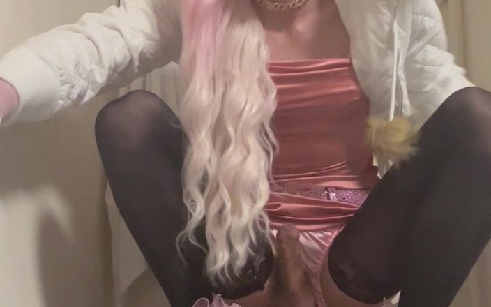 Jessica silk: Jess silk cavalca un dildo
