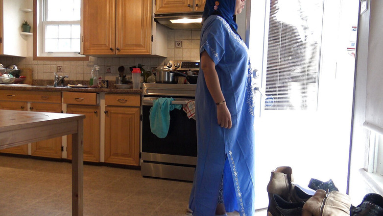 Souzan Halabi: La vera moglie traditrice amatoriale fa un rimjob al ragazzo...