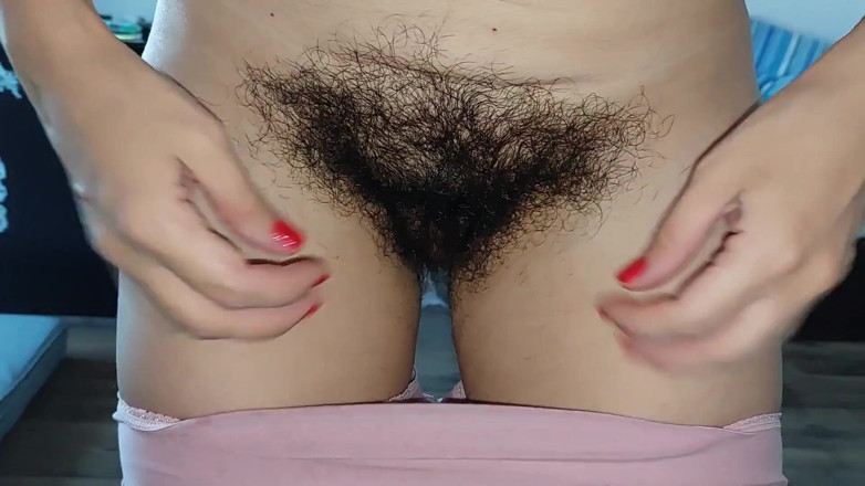Amateur_MS: Hot Stepmom Fingers Her Hairy Pussy