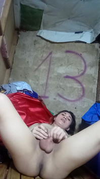 A rainha correu para se mostrar para o povo para que o papai pudesse ver.