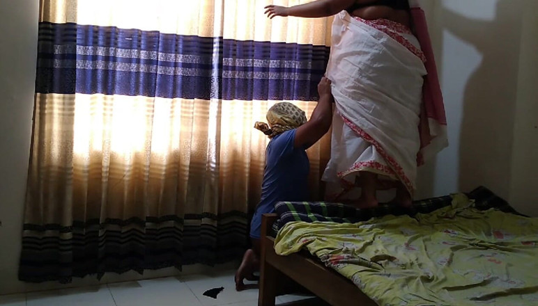 Aria Mia: 窓のカーテンを直してた時、くそったれ