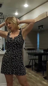 Une belle-mère enseigne le sexe à son beau-fils, Ed