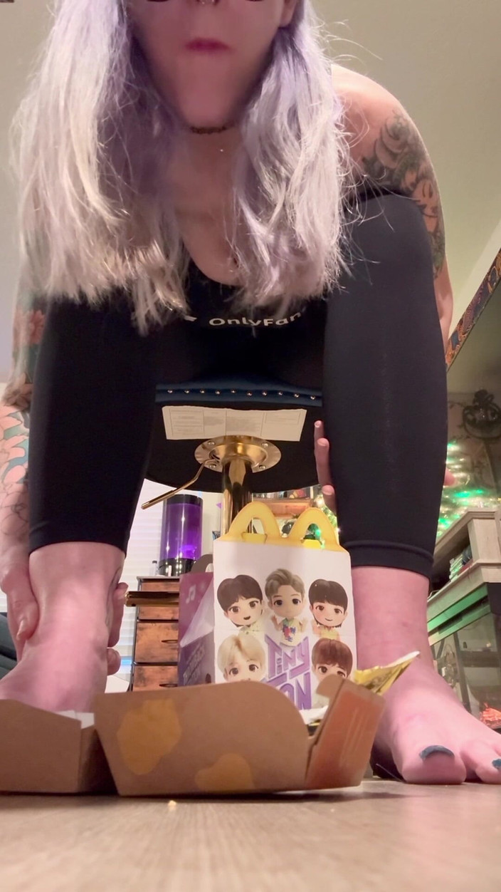 Peppermint Giantess: Snack kích thước 67 giantess vs. bữa ăn nhỏ