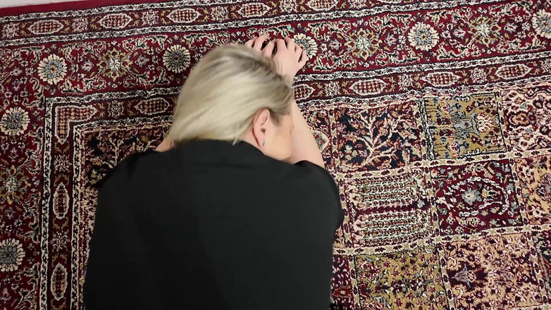 Qombol: Futând-o pe tânăra mea mamă vitregă în timp ce tati este...