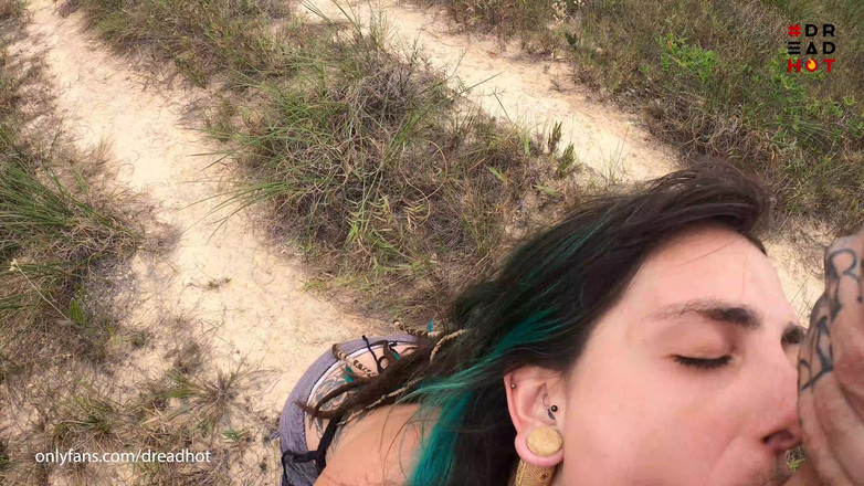 Dread Hot: Pijpbeurt in de morrao eindigt met sperma in de mond
