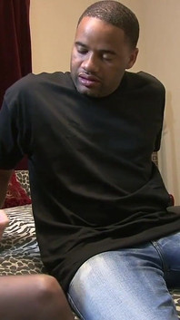 Casalinga arrapata riceve enorme sborrata facciale dal bbc