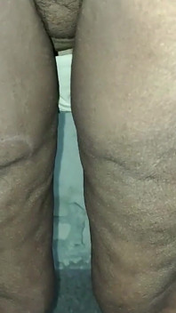 Ama de casa madura paquistaní mostrando su culo apretado, grandes tetas jugosas y coño ancho