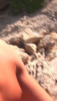 Dojrzała blondynka MILF kochanek przyjemności na Rocky Shore