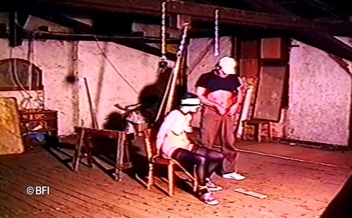 Slave Seks: Karanie garażu