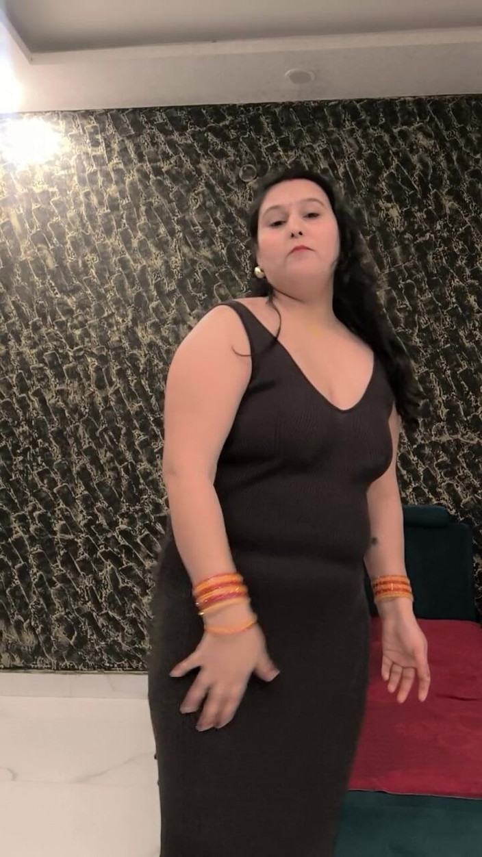 Puja555: Puja Bhabhi Bawić się z dużymi