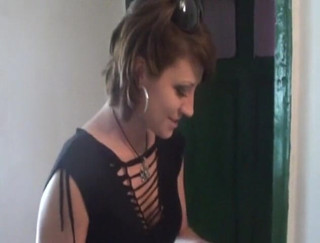 Flash Model Amateurs: Bella ragazza bruna si sta divertendo in primo piano scena...