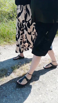Spacer z Nylonjunge w Birkenstocks