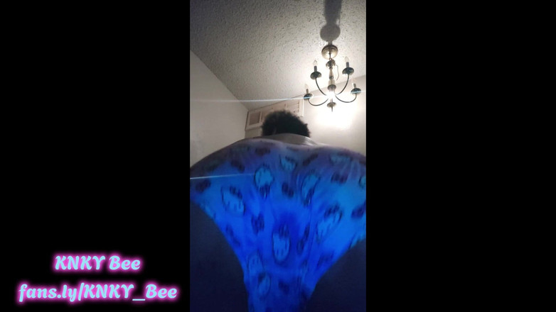 KNKY Bee: Knky Bee: Kompilace Floodlight - Bee's Ass Svítí