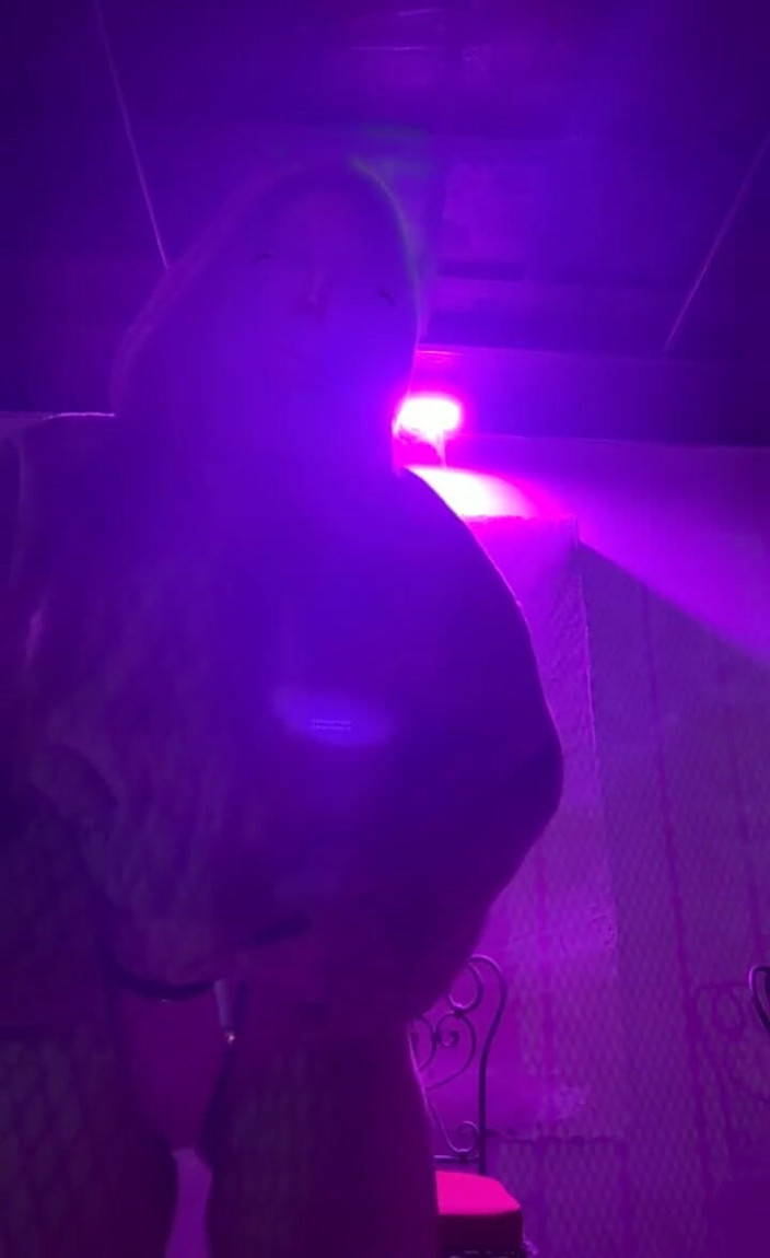 Artemisia Love: Uno Una Sigaretta Con Addosso Un Bikini E Una Giacca...