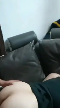 Esposa Adicta a Los Trios Se Folla a Su Amigo Y a Su Marido; Le Gusta Que La Llenen De Semen