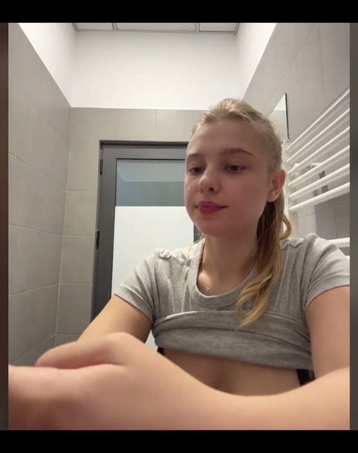 JuiceLussie: Creampie fitta. Spruta och fingrar