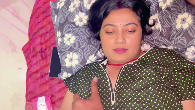 Hotty_ragini: 继子勾引继母，继子趁机干继母，完整印地语视频