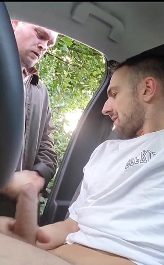 Twotwinkhusbands: İngiliz gençlerin ilk açık havada deneyimi