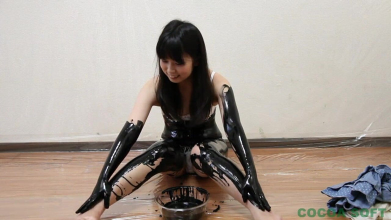 Cocoa Soft: Casting for young Asian girl. Body paint and wet and...