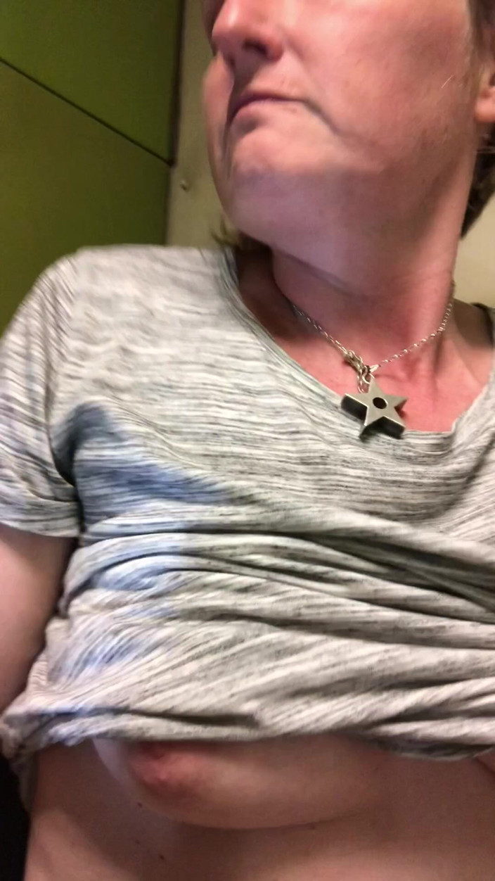 Pissing Paradise: Đi tiểu trên máy bay, tàu hỏa &amp; ô tô - đi tiểu khổng...