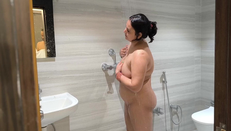 pujaprem: Desi MILF jebanie z pasierbem ssanie wielki kutas Głęboko gardło...