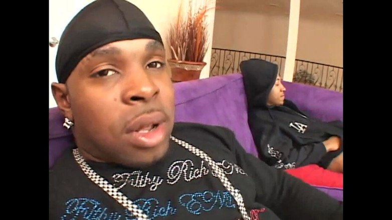 Cinema X: Gadis kulit hitam dengan pantat bahenol dientot habis-habisan sama raksasa...