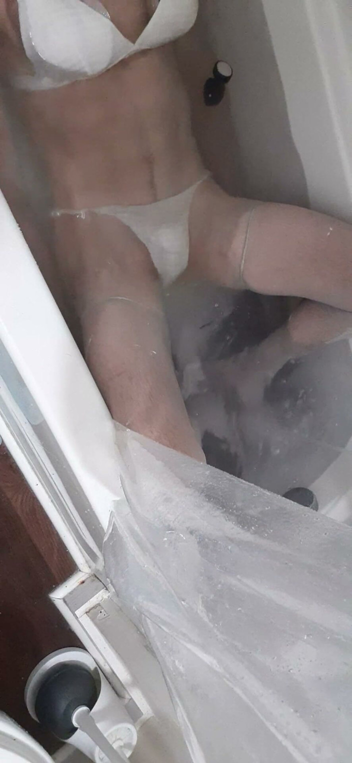 Feeling sexy today crosdressing: Cdmichelle dalam tab mandi mengambil dildo ke dalam