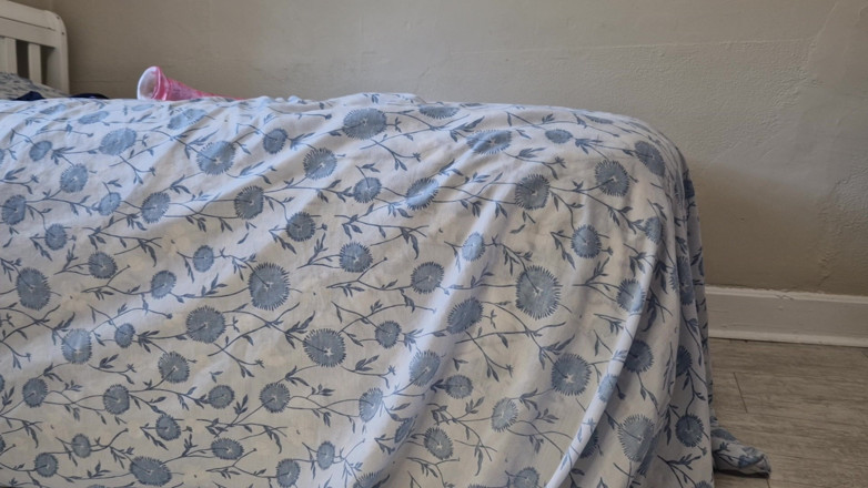 Dirty Molly: Mastrubation pierced pussy em meia arrastão