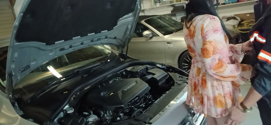 Bigjoefuckalott: Fucking the Mechanic to Fix My Car Faster