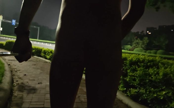 ChineseBisexual: Naakt rennen langs de drukke straat en masturberen